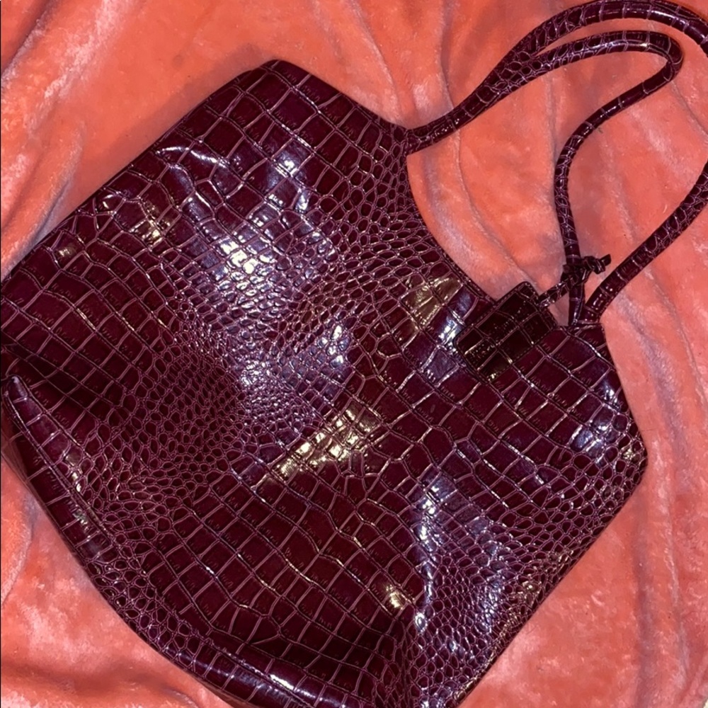 Berry seductive snake print purse 🐍🍇LIGHTLY USED